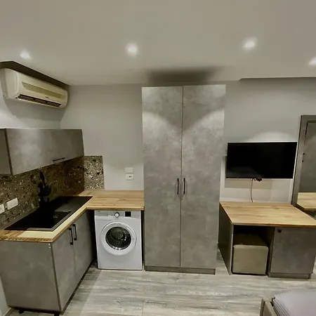 At U.s Embassy 02 شقة *